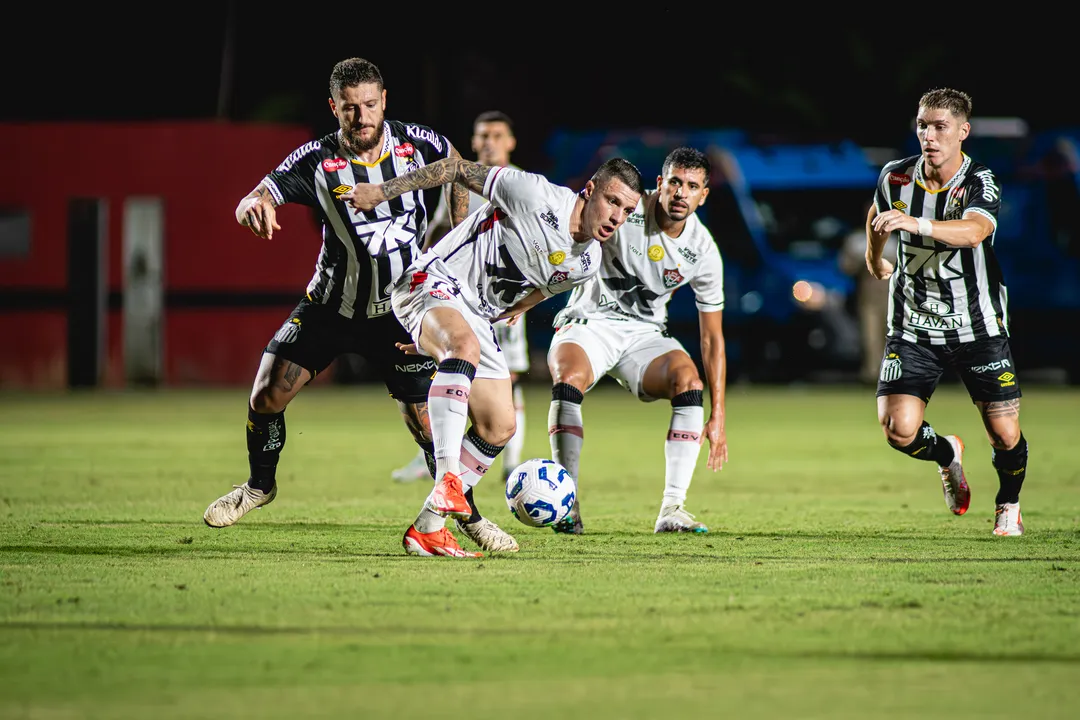 Vitória foi derrotado pelo Santos em pleno Barradão