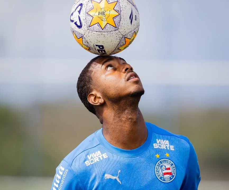 Roger Gabriel, joia da base tricolor, durante o treino desta terça