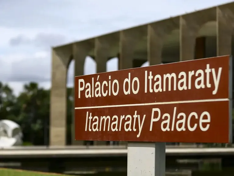 Itamaraty busca saída diplomática para crise política com EUA