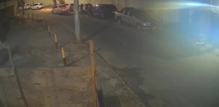Após a ação, o suspeito foge no carro da vítima