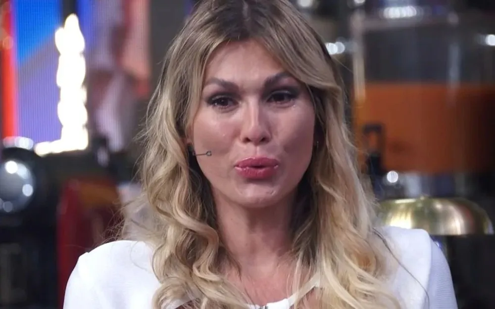 Lívia Andrade passou por susto em avião