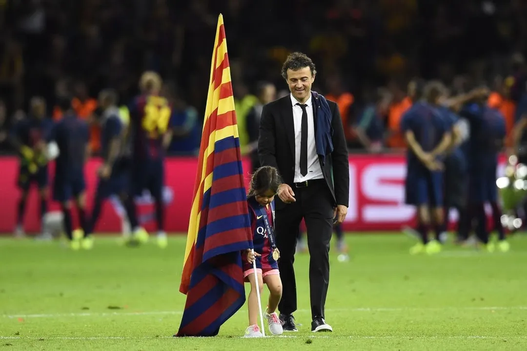 Luis Enrique com a filha Xana no Barcelona