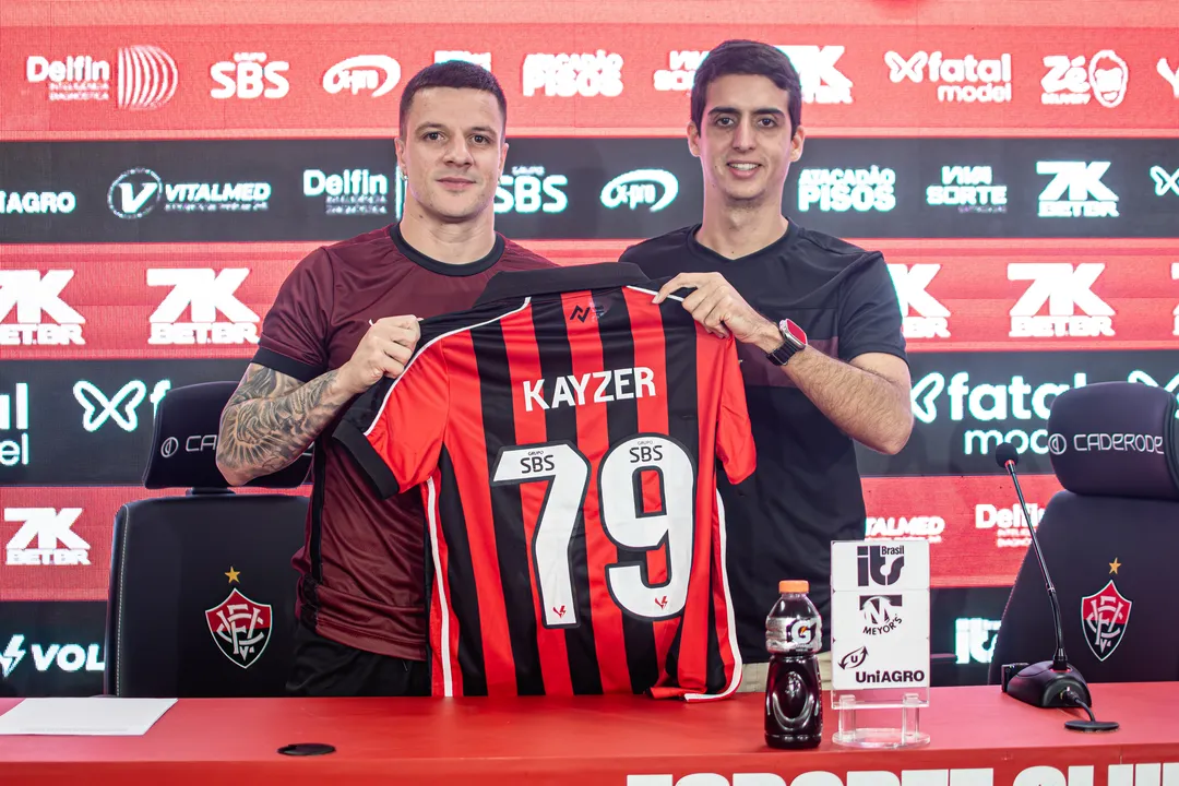 Renato Kayzer foi apresentado pelo Vitória nesta sexta-feira, 23