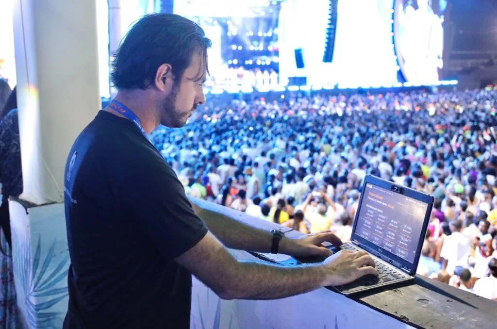 Uso da Inteligência Artificial (IA) Megan – assistente pessoal desenvolvida pela Startup Hive Computer Vision