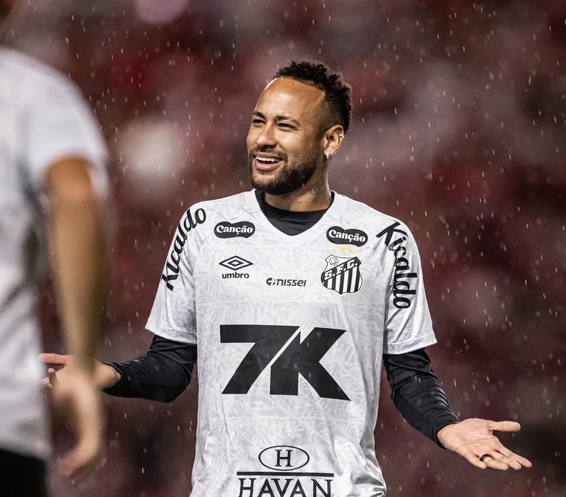 Neymar não confirma se irá renovar contrato com o Santos