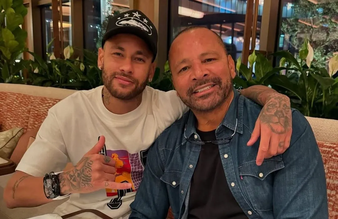 Neymar ao lado do seu pai e empresário Neymar Santos