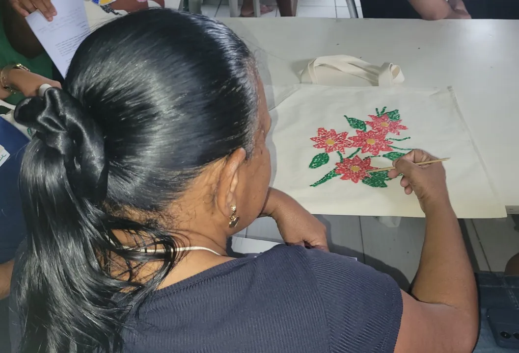 Participantes podem usar o plástico para criar obras de arte