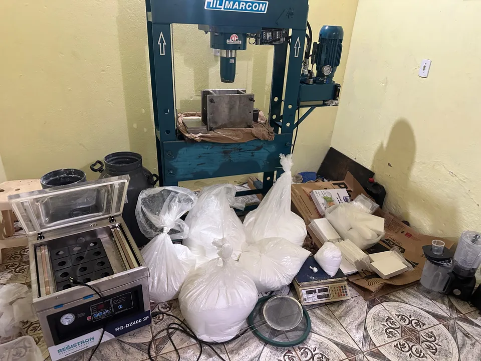 PM-BA apreende aproximadamente 100kg de cocaína e desarticula laboratório