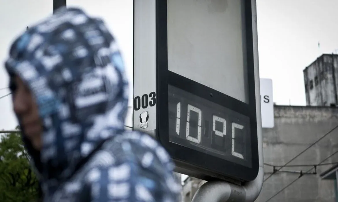 A primeira dose deste ar frio intenso deve vir junto com uma frente fria