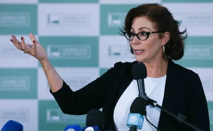 Deputada Carla Zambelli deixou o Brasil