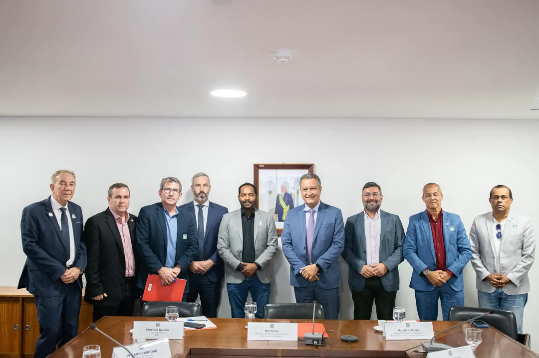 Rui Costa durante encontro com prefeitos