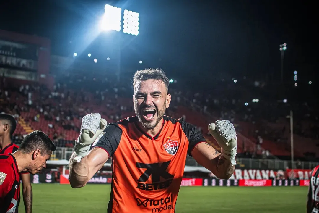 Gabriel sairá do Vitória após perder a concorrência para Lucas Arcanjo na meta rubro-negra