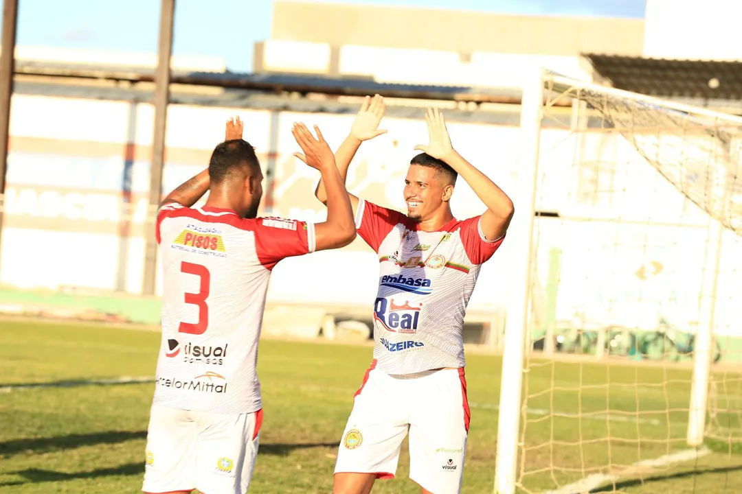 Diney celebra o gol da vitória da Juazeirense sobre o Penedense-AL
