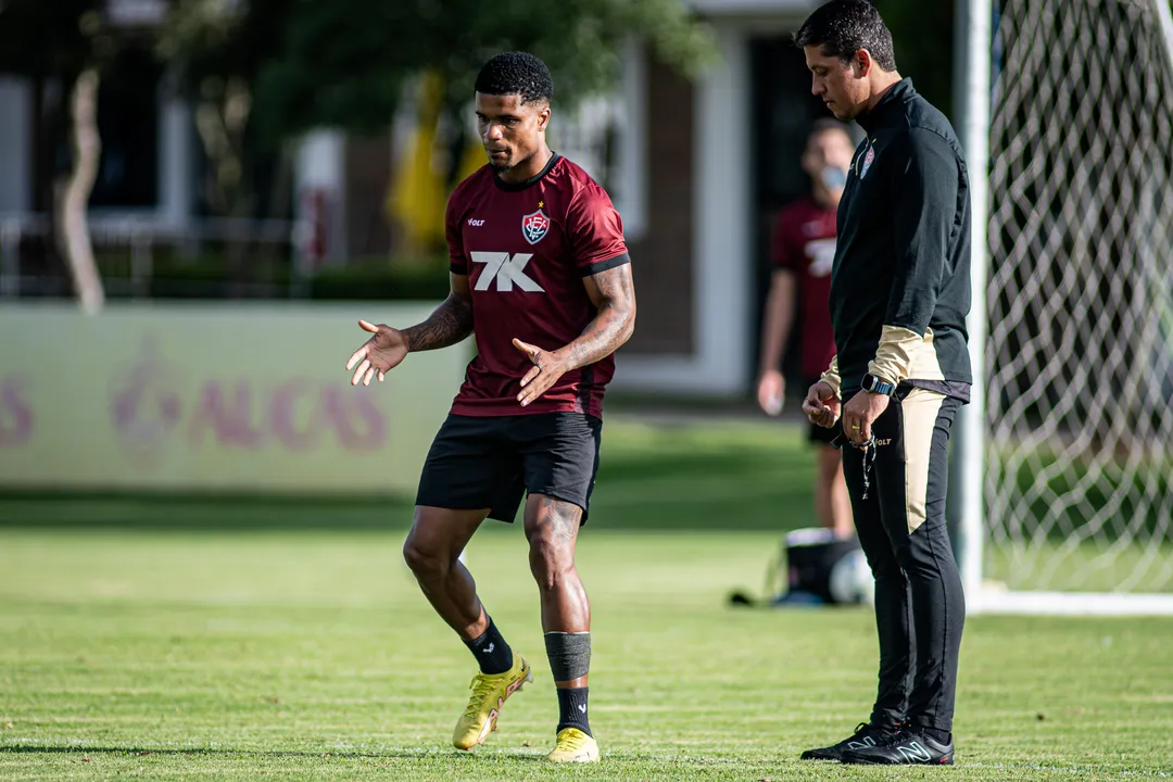 Jamerson em treinamento pelo Vitória
