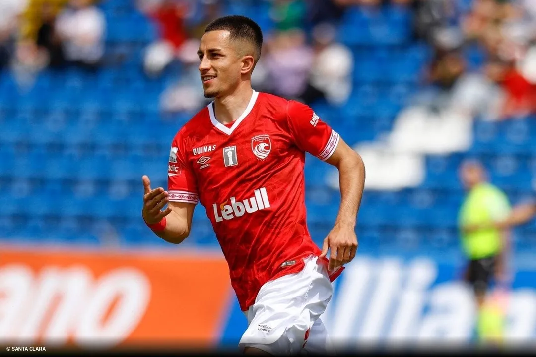 Ricardinho, meia português de 26 anos