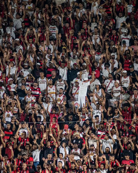 Torcida rubro-negra vai lotar o Barradão para a partida contra o Santos