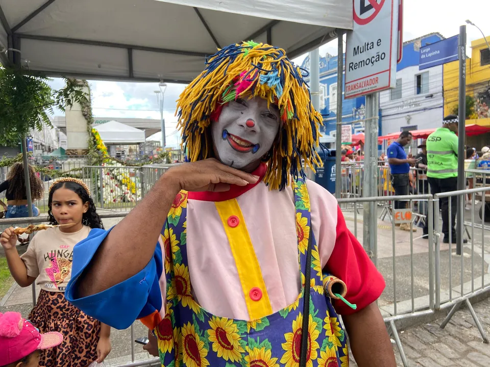 Palhaço Alegria aproveitou a festa para comercializar fantoches