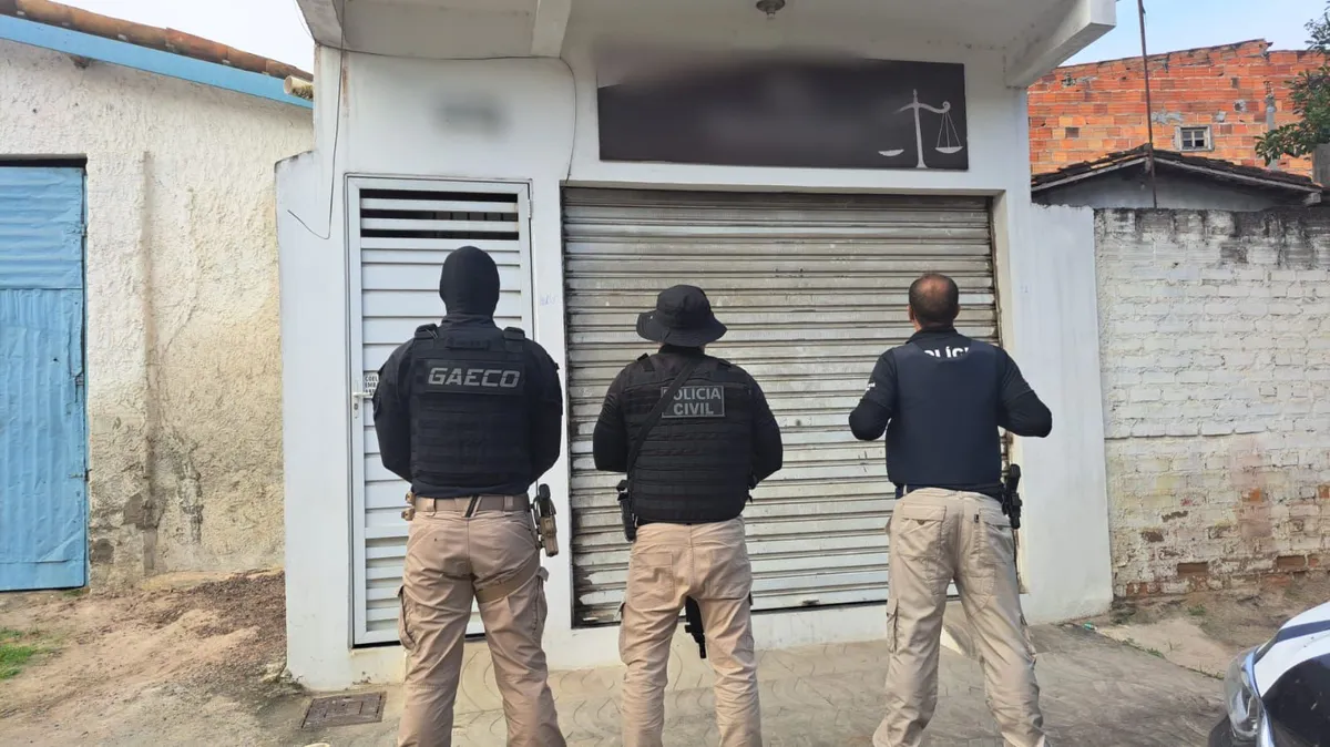 mandados foram expedidos pela 1ª Vara Criminal da Comarca de Eunápolis