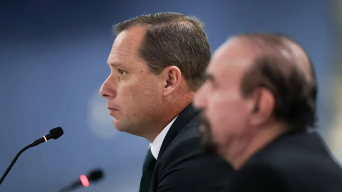 Mauro Cid teria rejeitado ideia de trocar de advogado
