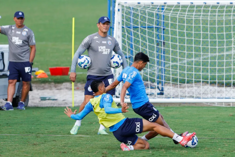 O Bahia realizou treinos físicos e táticos no CT Evaristo de Macedo, mas ainda não contou com os jogadores Kanu e Erick, que seguem em tratamento na fisioterapia e academia.