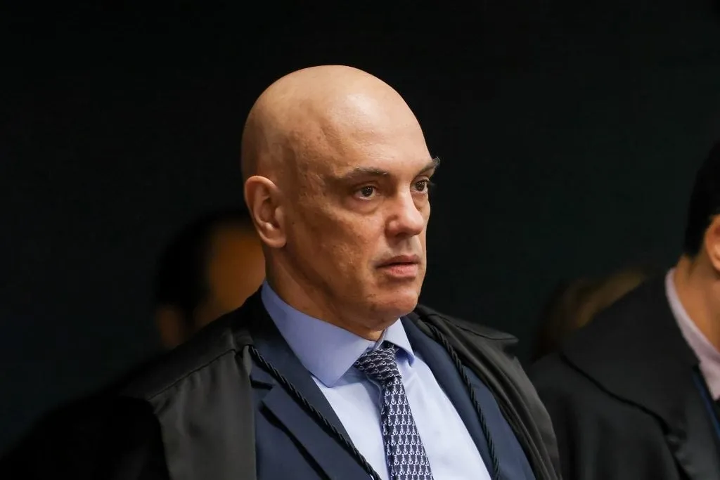 Moraes publicou decisão que aplica medidas restritivas à Bolsonaro