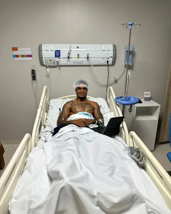 Cirurgia no tornozelo direito do lateral-esquerdo Jamerson ocorreu com êxito