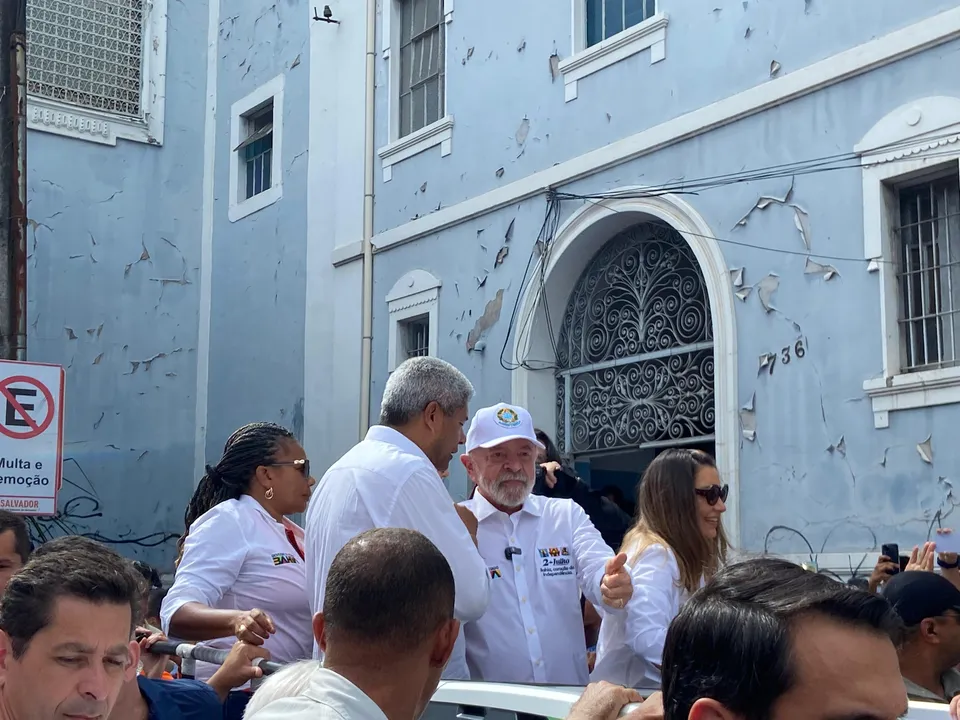 Imagem ilustrativa da imagem Após desfile dos caboclos, Lula integra cortejo do 2 de Julho