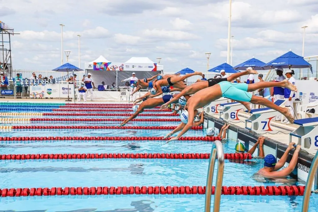 A piscina da Arena Aquática Salvador é semi-olímpica e destinada ao trabalho social