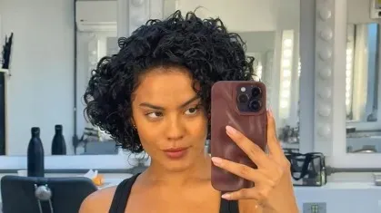 Bella e o ator contracenam juntos