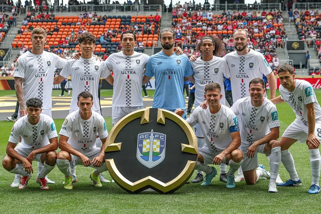 Elenco do Auckland City na estreia do Mundial de Clubes contra o Bayern de Munique