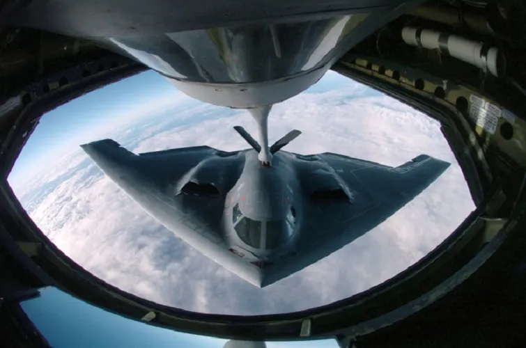 Aeronaves podem ser equipadas para transportar bombas que, segundo especialistas, seriam ideais para atacar os locais