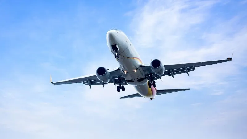 A ameaça de bomba escrita foi encontrada no banheiro da aeronave