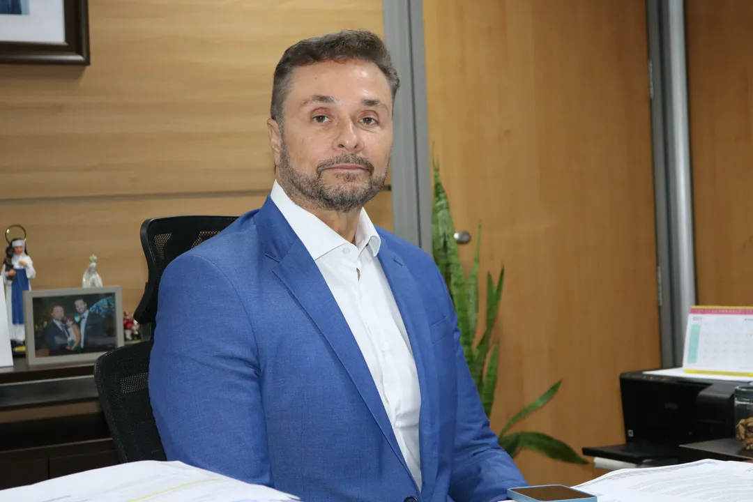 "Se o investimento é fundamental para a competitividade, e o Estado está em condições de obter financiamentos para seguir investindo, é isto que estamos fazendo", diz Manoel Vitório, secretária estadual da Fazenda