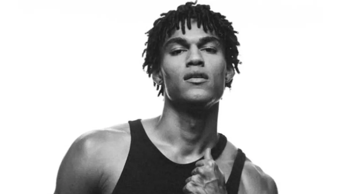 Matheus Hava, modelo da semana de moda em Milão