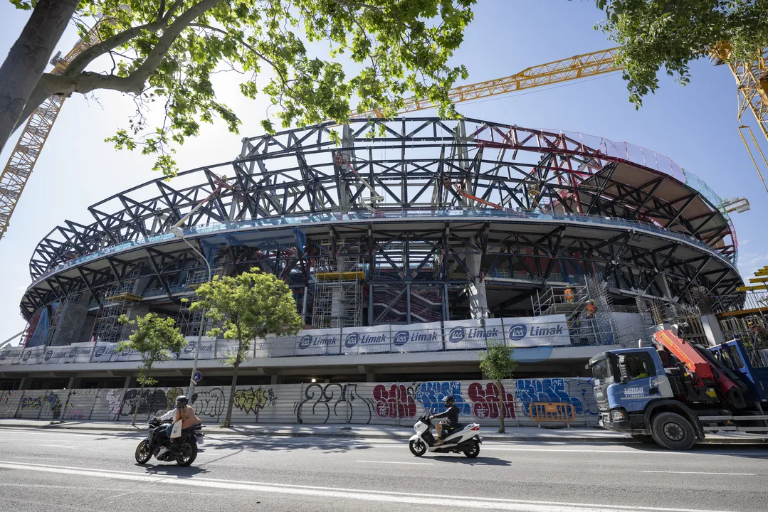 Camp Nou em reformas