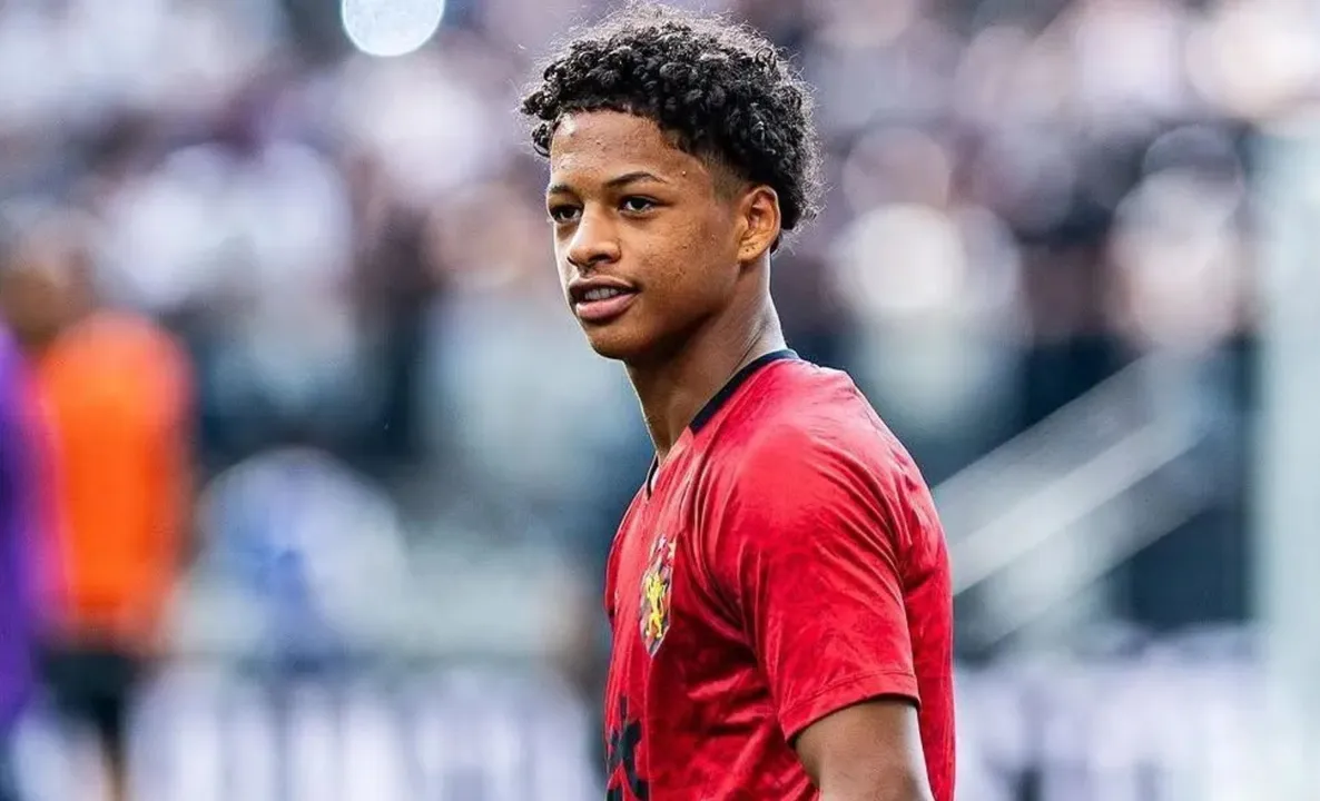 Zé Lucas, meio-campista de 17 anos do Sport
