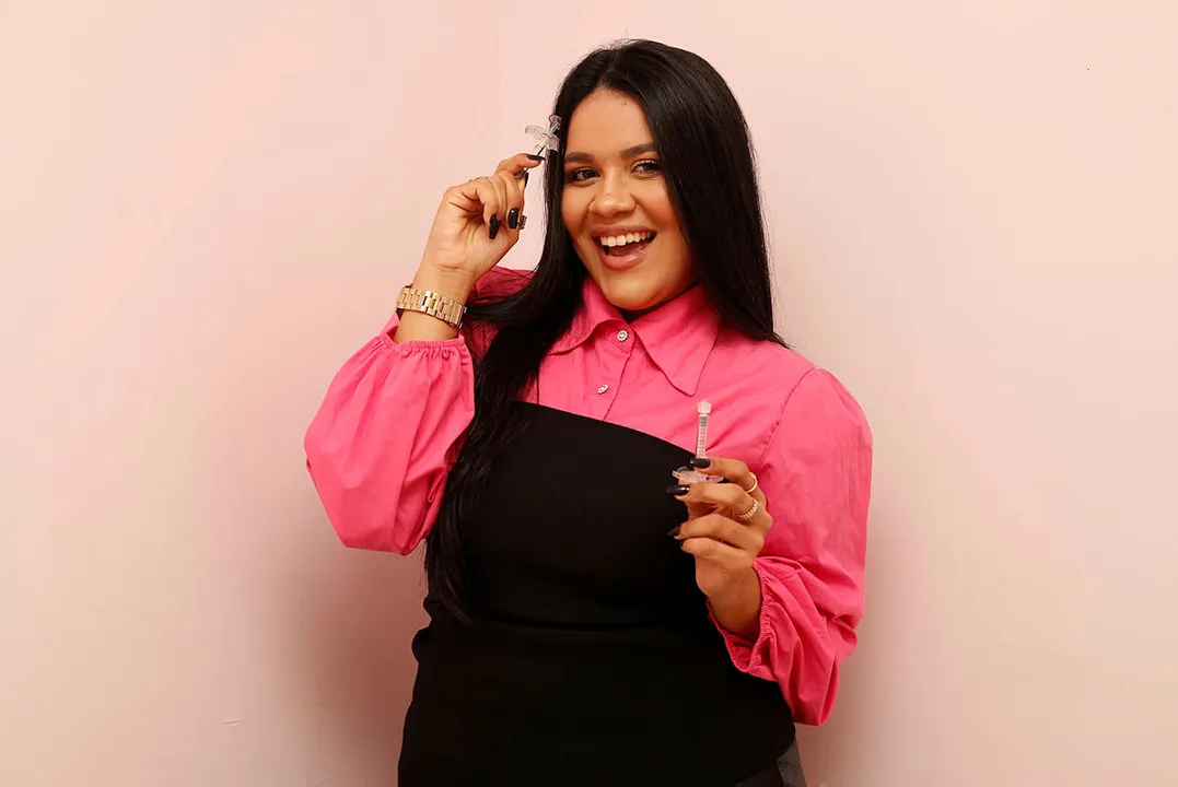 Indira, dona da Harmonir, oferece cursos em estética avançada