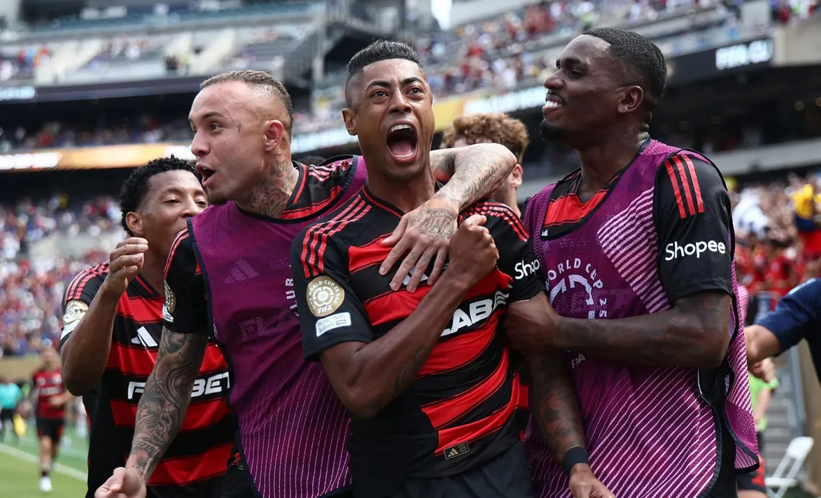 Jogadores do Flamengo comemorando gol marcado sobre o Chelsea