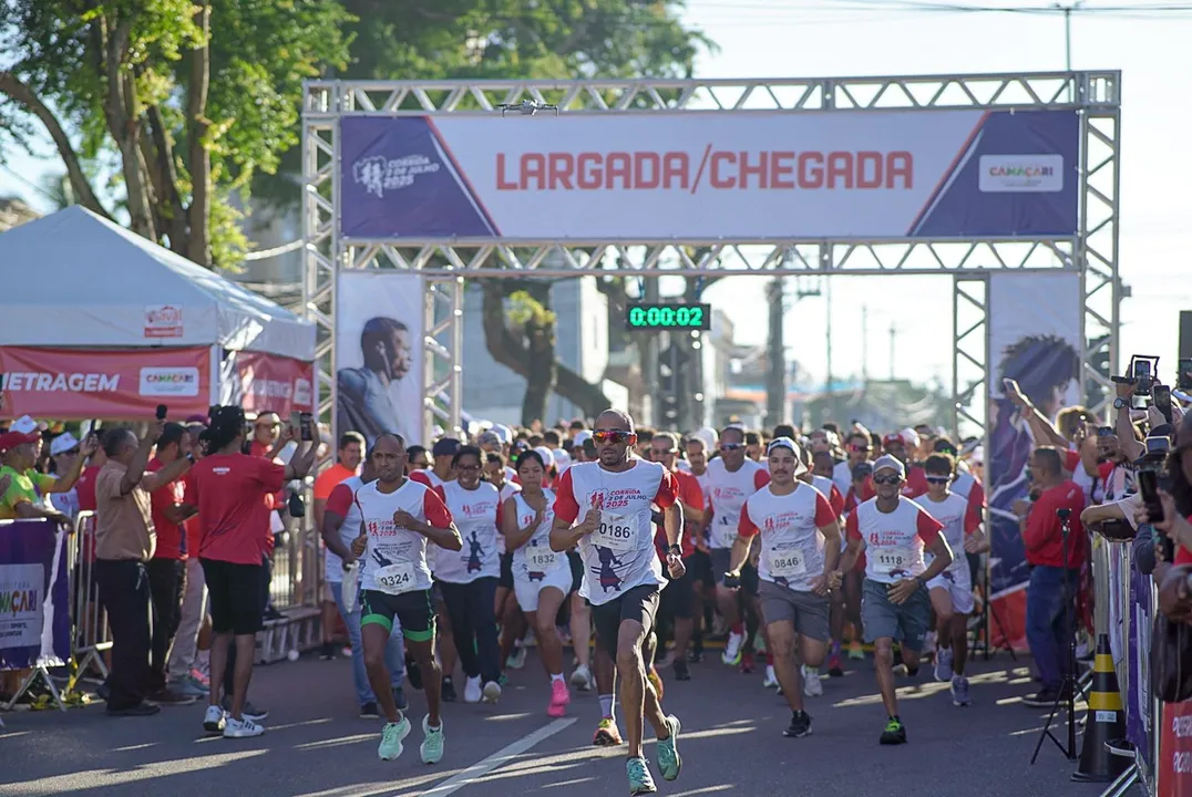 Cerca de 2 mil corredores participaram da Corrida 2 de Julho em Camaçari