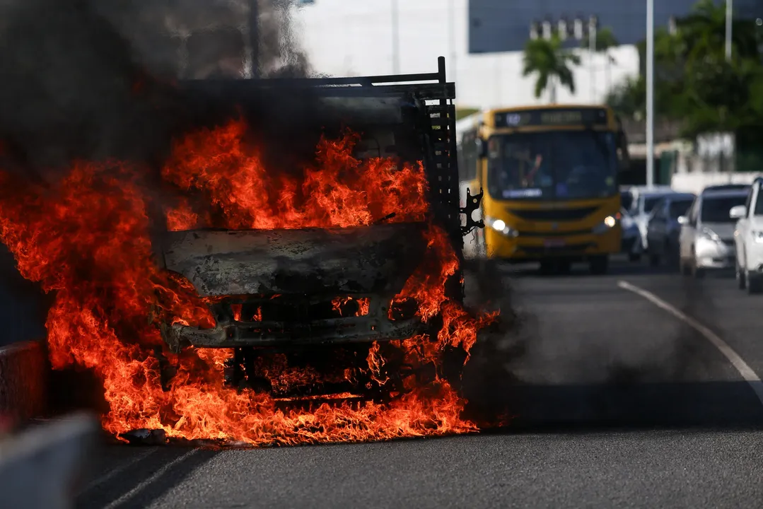 De acordo com o Corpo de Bombeiros, não houve feridos, e as chamas foram controladas