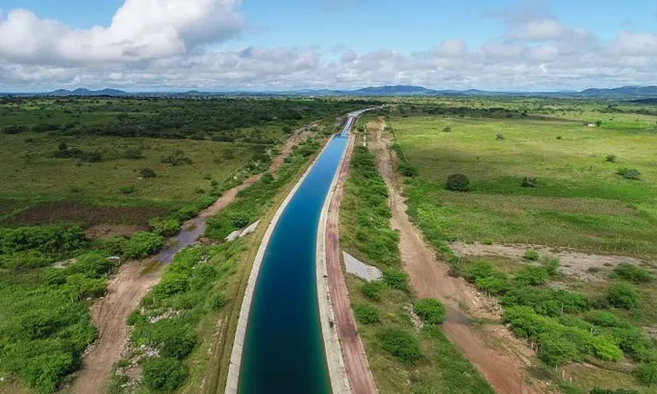 O Canal tem 317 quilômetros partindo do Vale do Salitre, em Juazeiro, e percorrendo 44 municípios até a Barragem de São José, entre São José do Jacuípe e Várzea da Roç