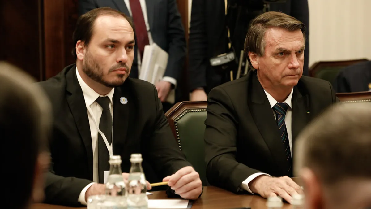 Carlos Bolsonaro e o seu pai, Jair
