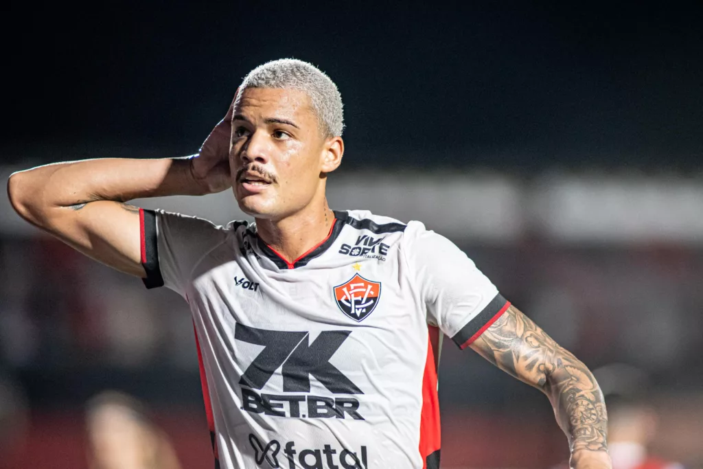 Janderson em ação pelo Vitória