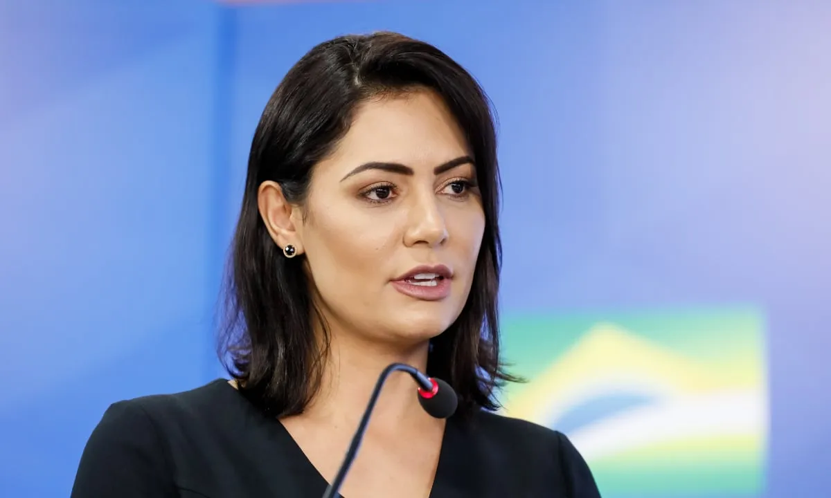 Michelle Bolsonaro foi chamada de "ex-garota de programa"
