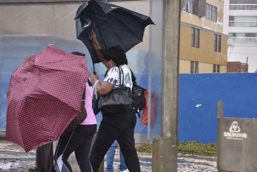 Nesta sexta, 13, o céu permanece nublado