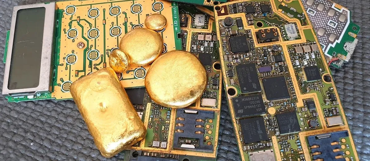 Imagem ilustrativa da imagem Cientistas descobriram como extrair ouro de celulares e laptops antigos