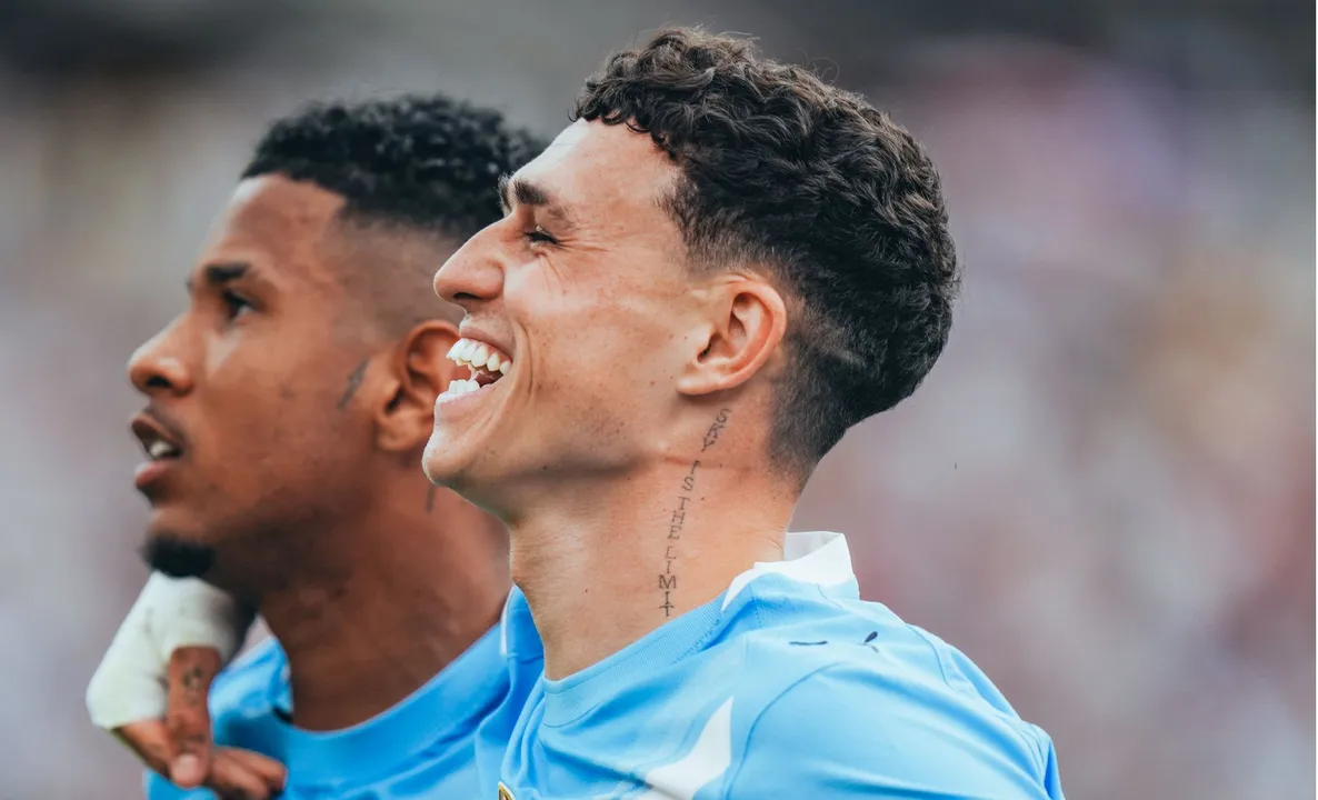Savinho e Phil Foden, atacantes do Manchester City