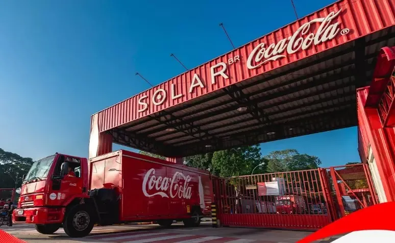 Entrada de uma fábrica da Coca-Cola (ilustração)