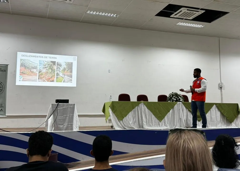 Defesa Civil de Salvador participa de evento da UFS