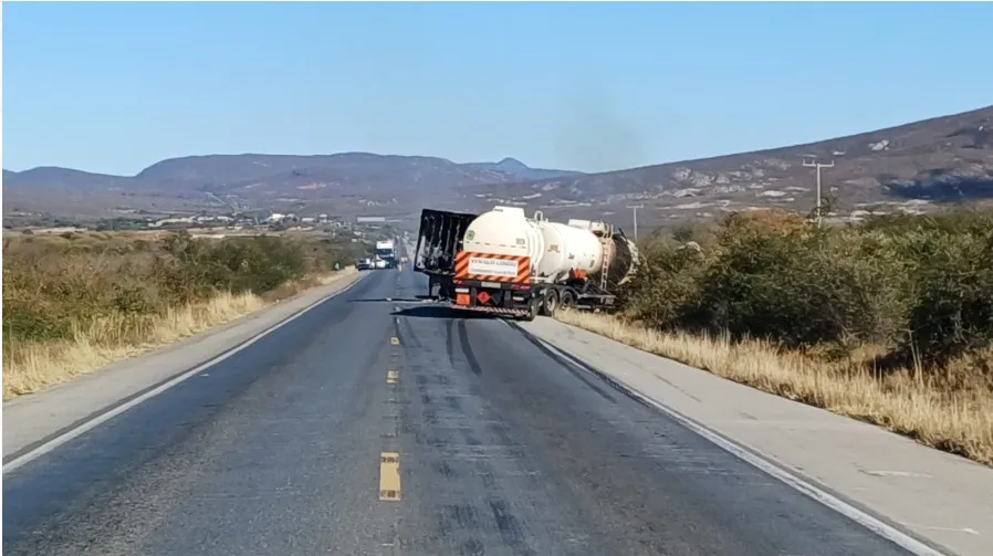 A rodovia está totalmente interditada